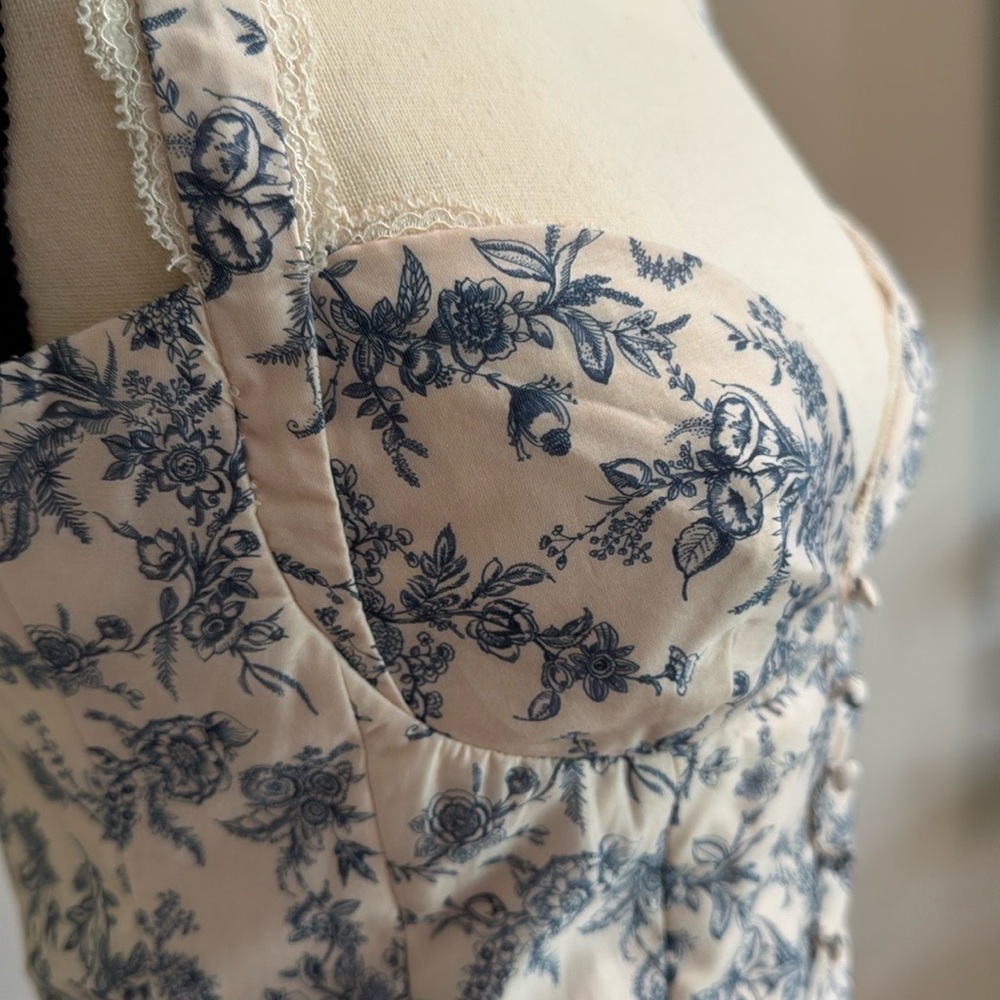 House of CB London BRIGITTE English Porcelain Print Corset Mini Dress. - Picture 4 of 13